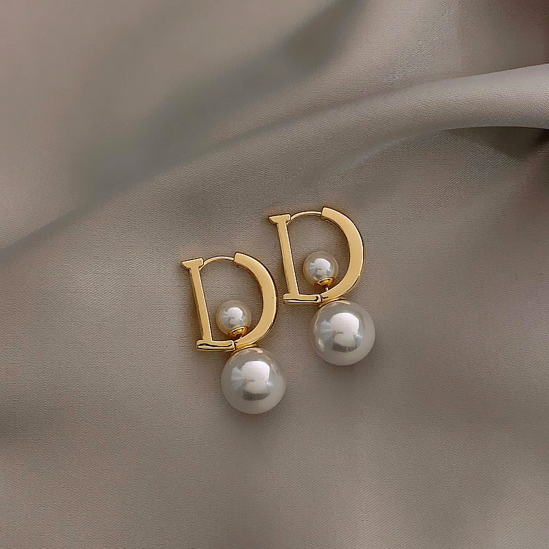 accessories : Demi Parel Luxe Studs in Goud van Pantino