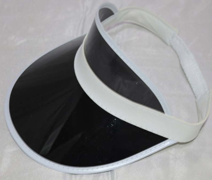 accessories : Veala | Transparante PVC lege hoge hoed in Zwart van Pantino