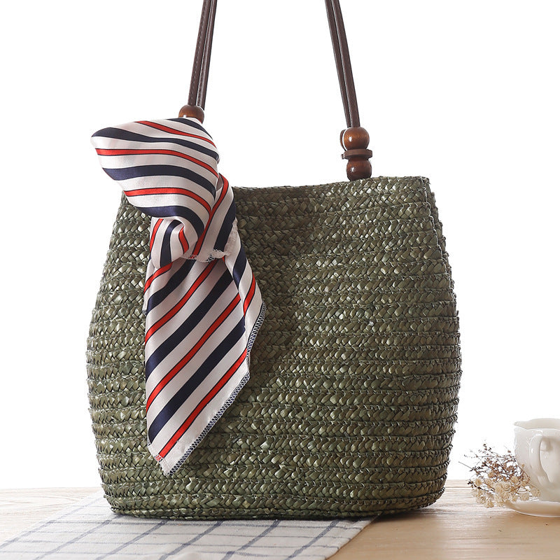 Beach bags : Veala | Schoudertas van stro in Leger groen van Pantino