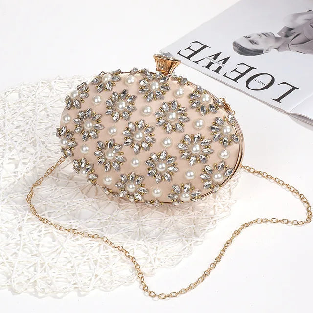 bags : Adelaide - parel en kristal versierde bloemen clutch in Goud van Pantino
