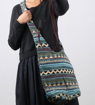 bags : Veala | Olifant Mandala Crossbody Tassen in De Blauwe Donau van Pantino