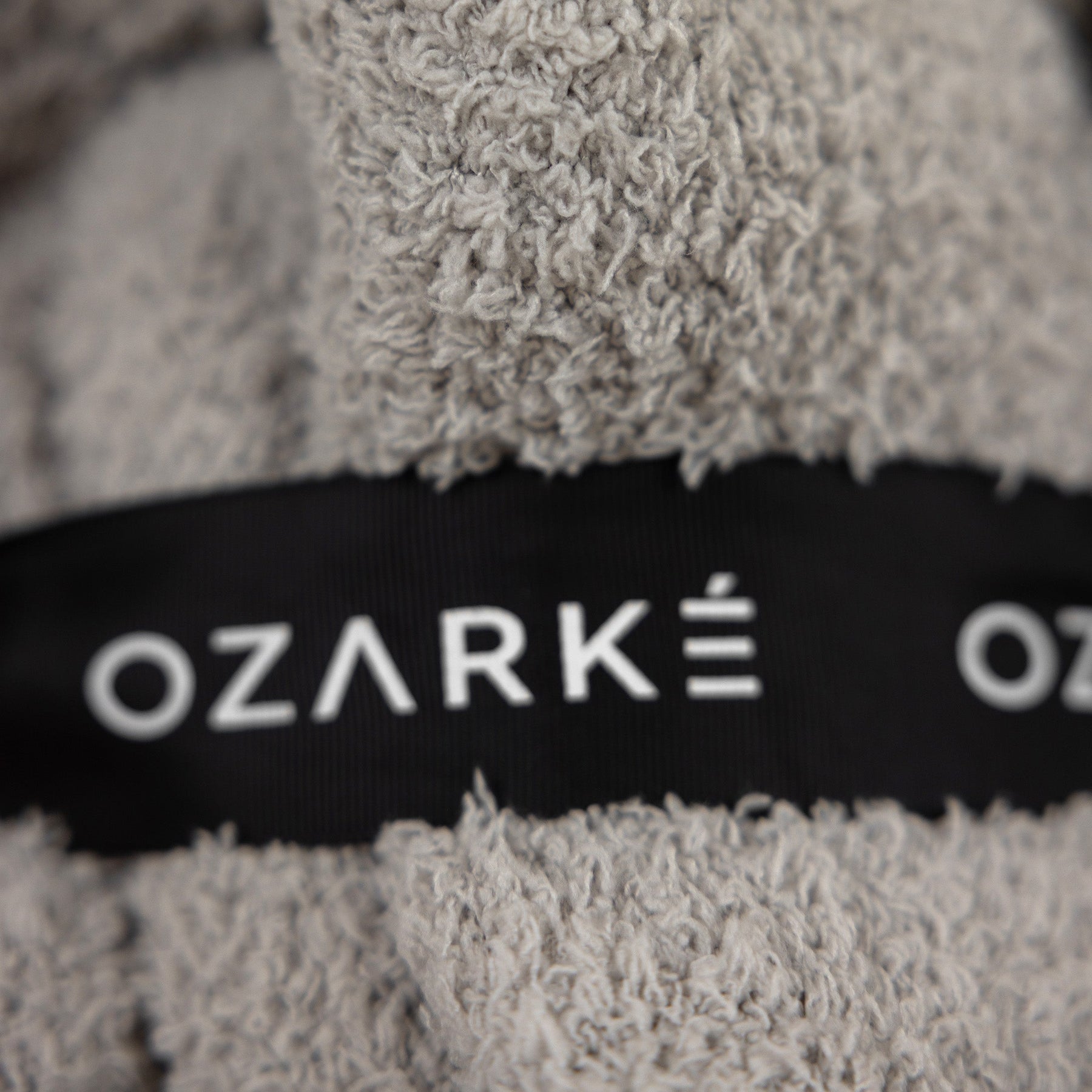 home & garden : Ozarke Luxe Rib Trim Plaid | Chic Plaid Dekentje - Verhoogt de Sfeer in Je Ruimte met Luxe Textuur in van Pantinoshop