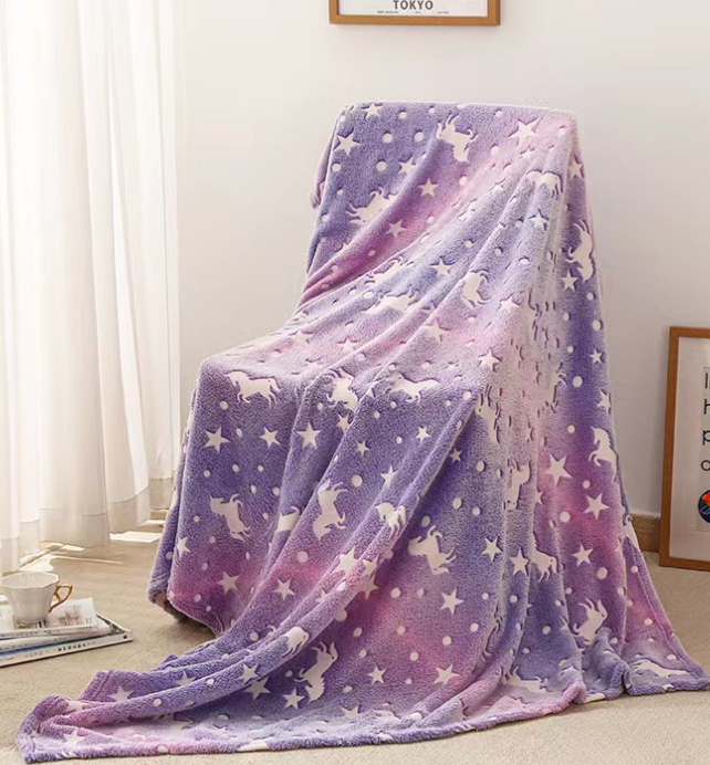 home & garden : Glowy™ | Stralend Zelflichtend Tapijt in van Pantinoshop