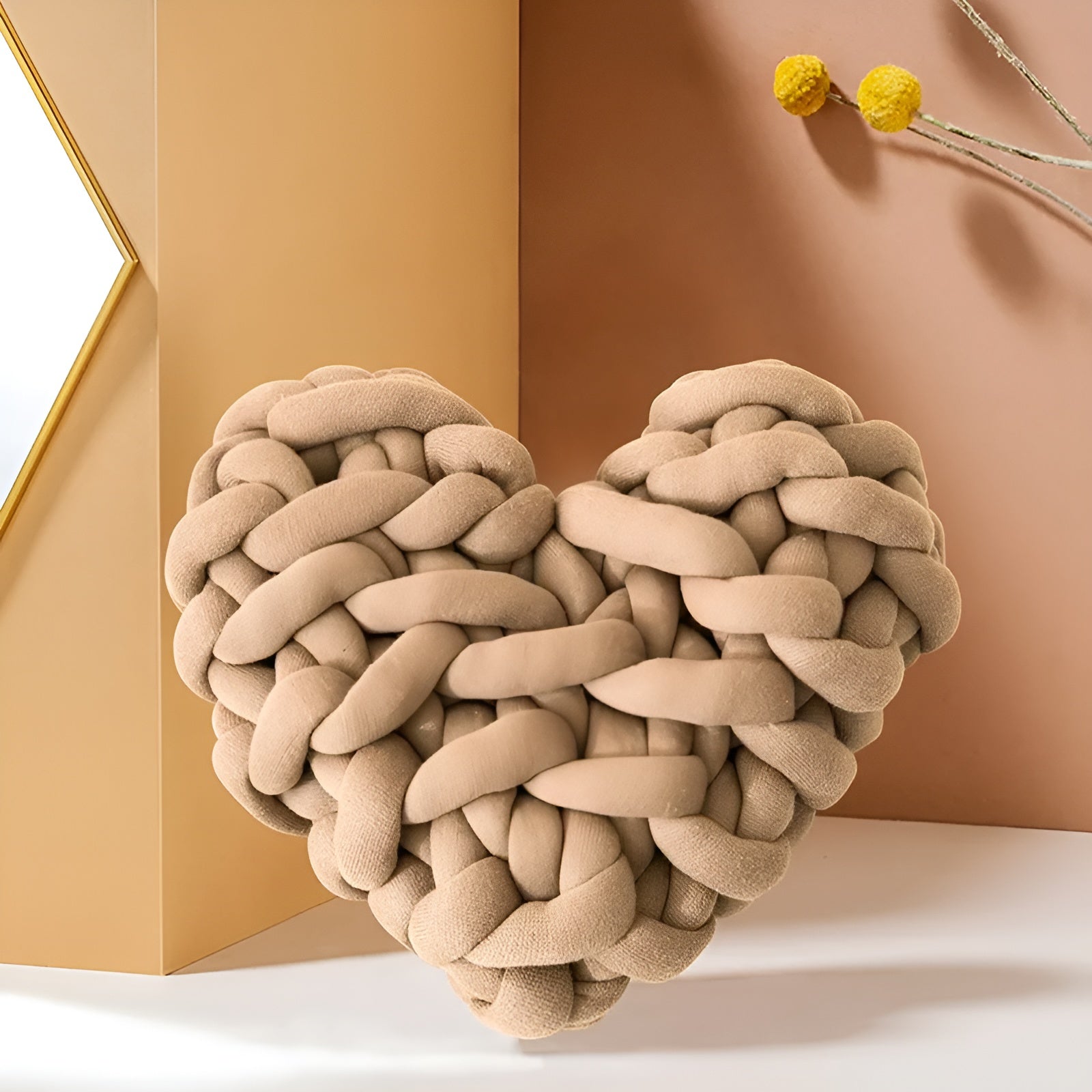 home & garden : Grof Gebreid Hartkussen voor een Gezellig Thuis - Heartpillow in van Pantino