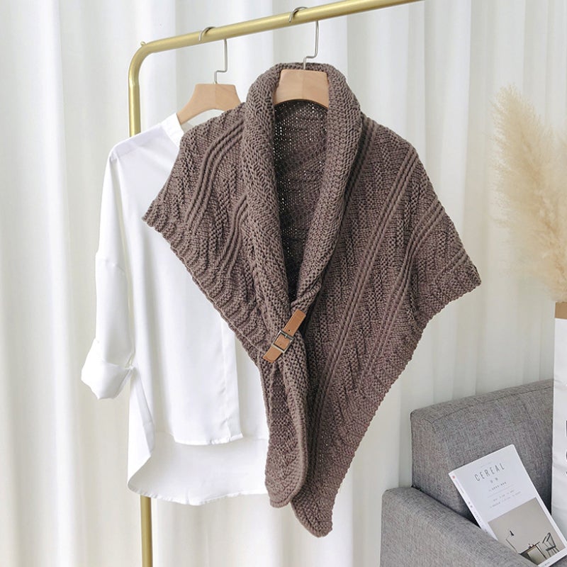 accessories : Fine Knitted Scarf™ | Driehoekige modesjaal voor vrouwen in van Pantino