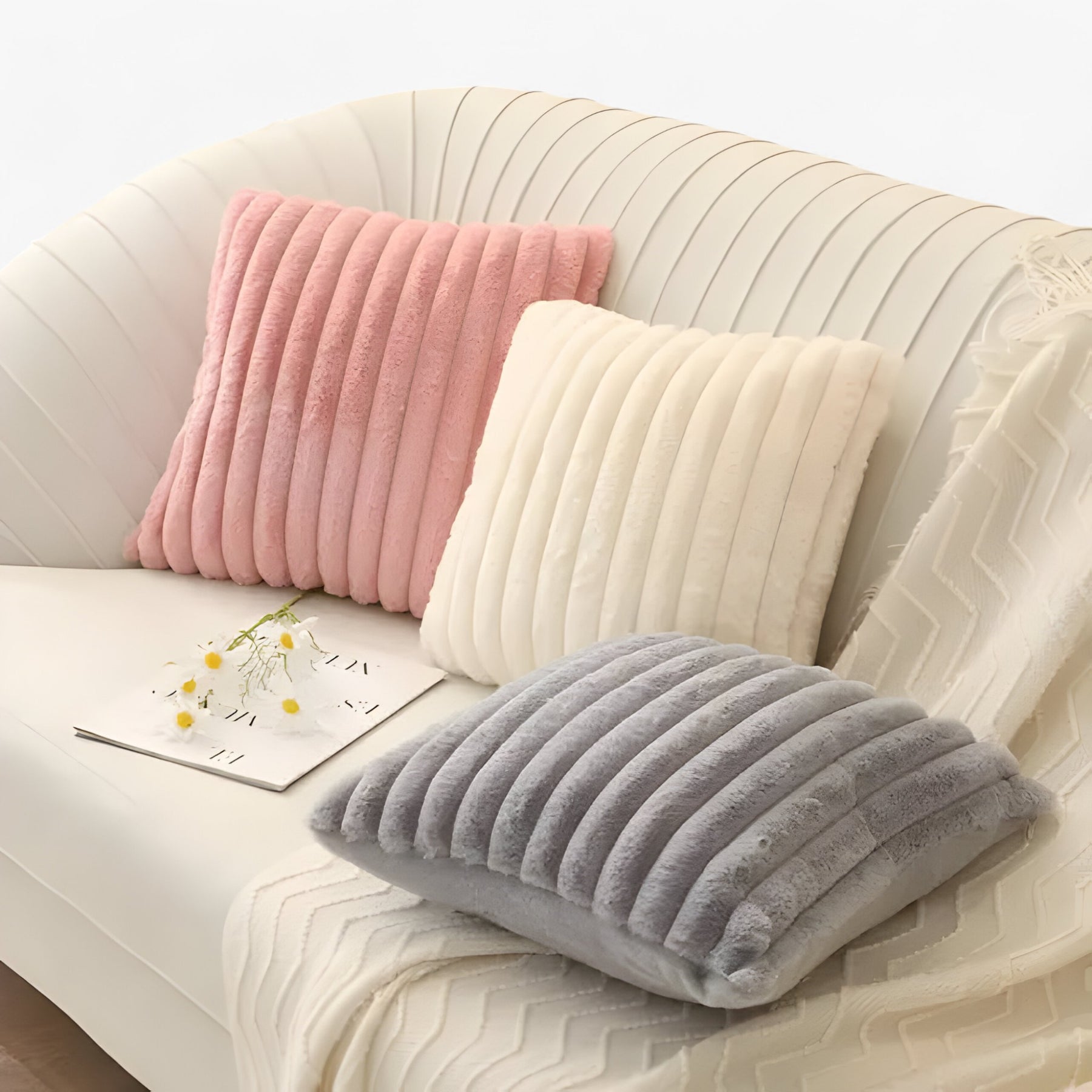 home & garden : Iris | Kussenhoes voor de Bank | Heerlijk comfortabel en stijlvol in van Pantinoshop