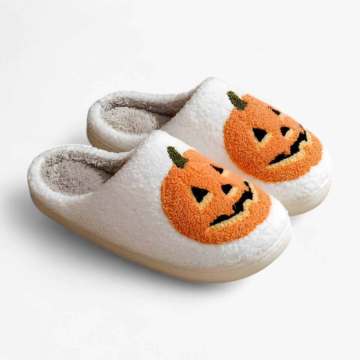 home & garden : CozyPumpkin | Zachte - warme en leuke sloffen voor het comfort van de herfst in Wit van Pantinoshop