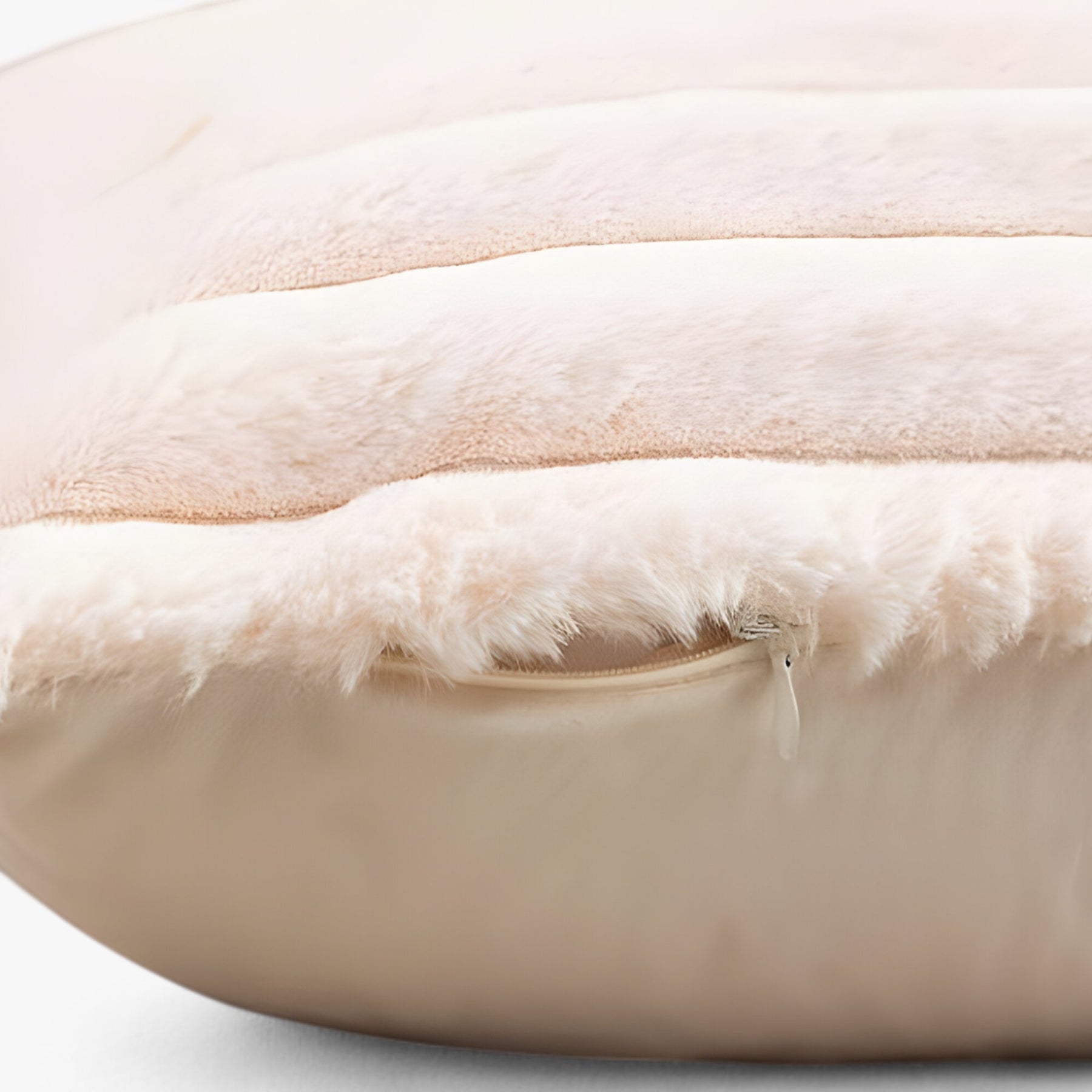 home & garden : Iris | Kussenhoes voor de Bank | Heerlijk comfortabel en stijlvol in van Pantinoshop