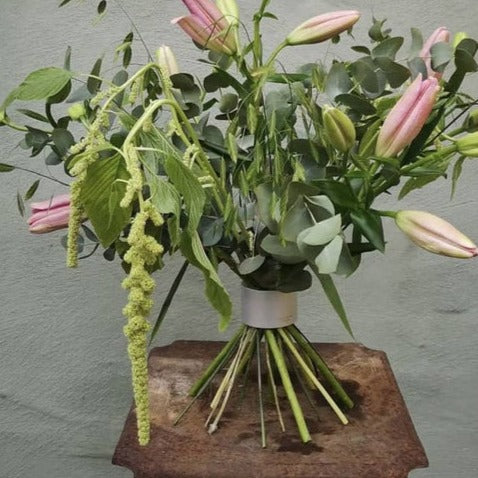 home & garden : StemHolder - Spiraalvormige steelhouder voor vaasbloem in Zilver van Pantino