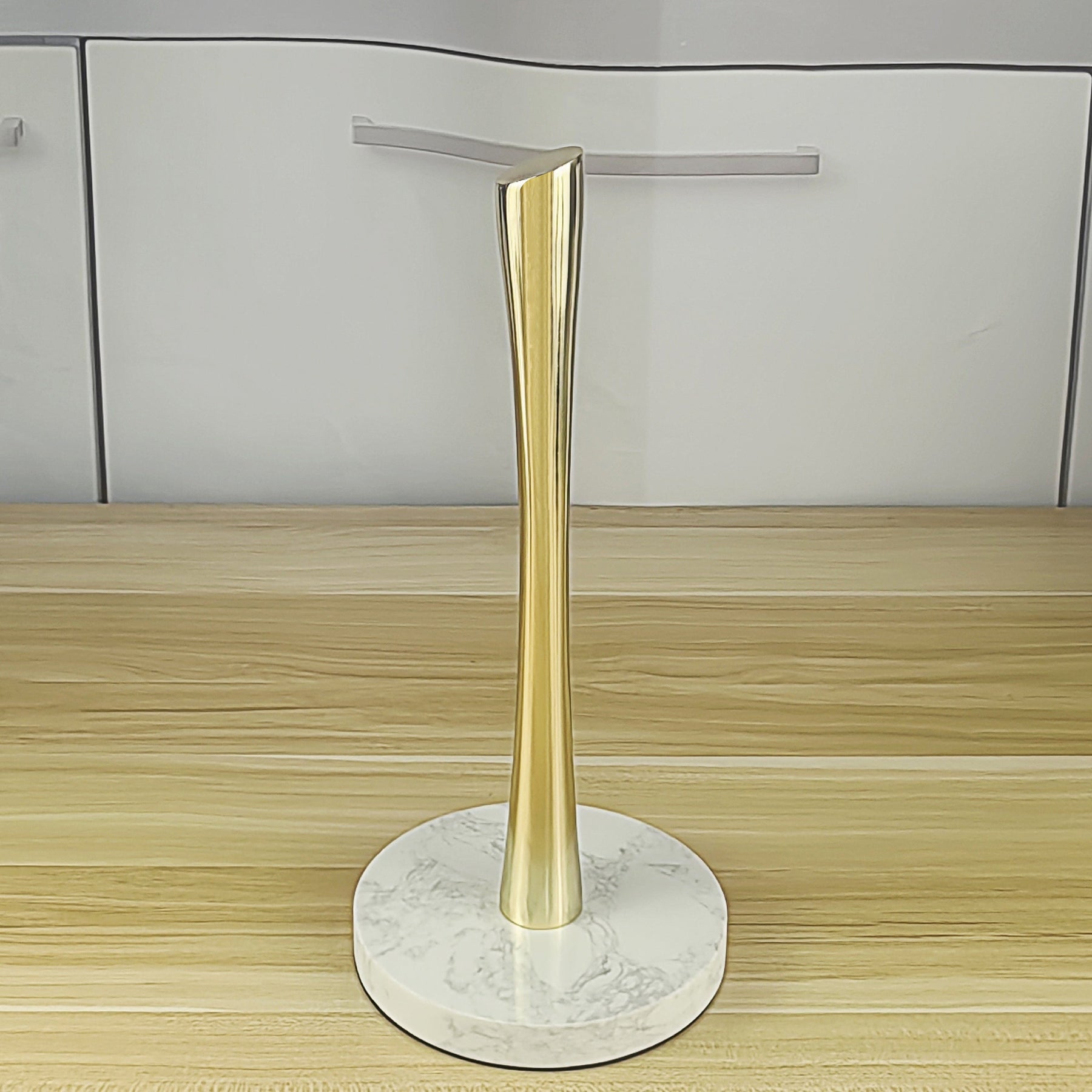 home & garden : Fien | RVS keukenrolhouder van marmer in Goud van Pantino