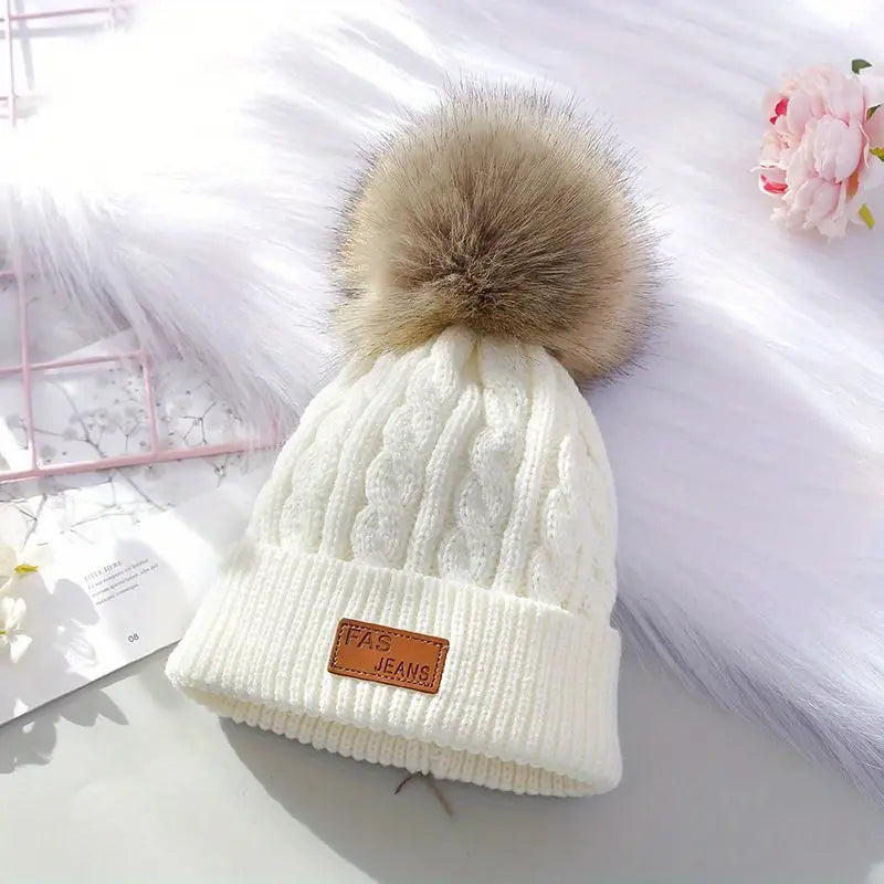 accessories : Gebreide pompom muts in Wit van Pantino