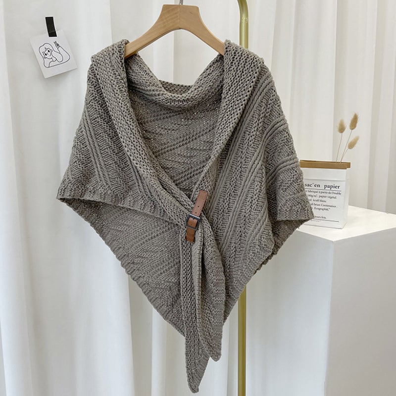 accessories : Fine Knitted Scarf™ | Driehoekige modesjaal voor vrouwen in van Pantino