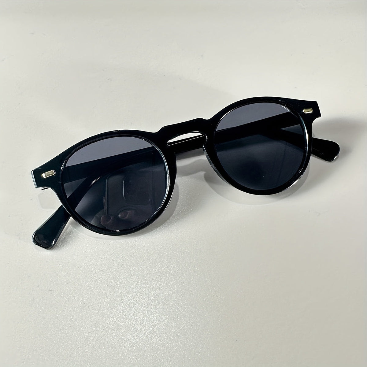 accessories : Klassieke Veelzijdige Retro Punk Ronde Zwarte Zonnebril in van Pantino