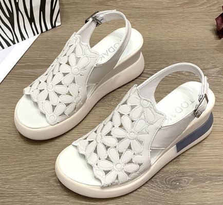 men's fashion : Noor | City Fashion Sandalen - Stijlvolle Dames Sandalen voor een Modieuze Stadslook in Wit van Pantino