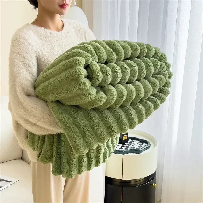 home & garden : Mooly | Ultime warme Pluche Deken Sofa in van Pantino
