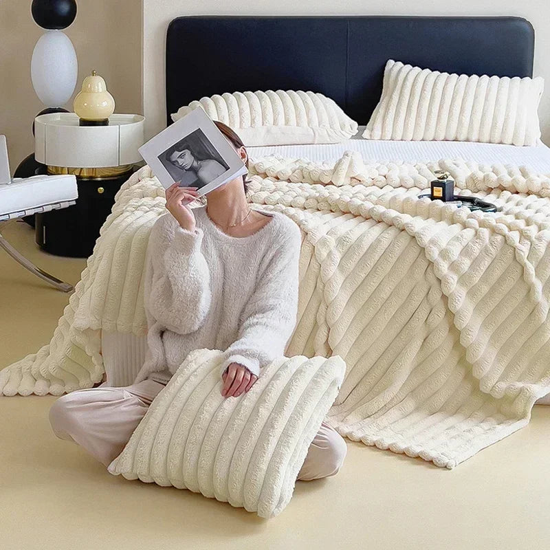 home & garden : Mooly | Ultime warme Pluche Deken Sofa in van Pantino