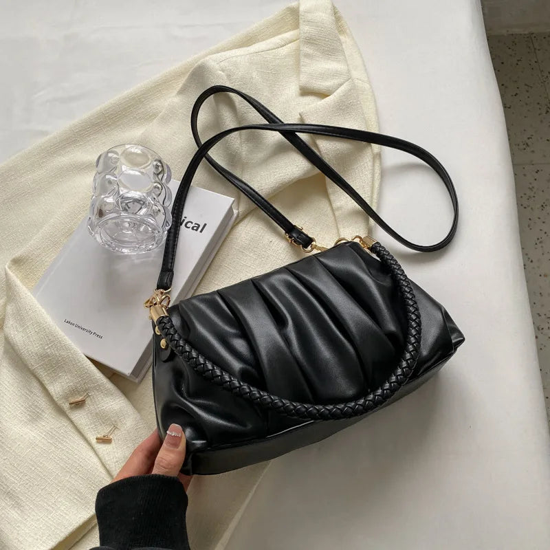 bags : Lyla - Elegante Geplooide Schoudertas in Zwart van Pantino