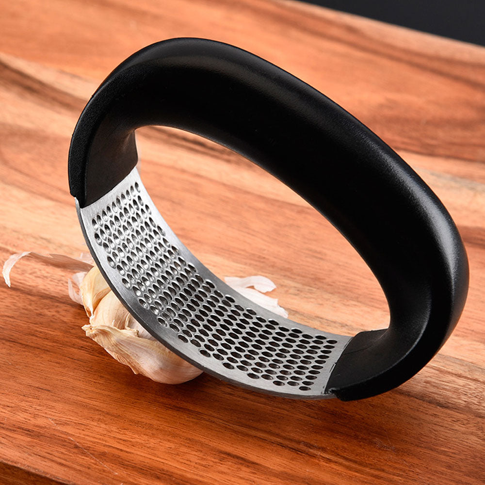 gadgets : Curved Roestvrijstalen Knoflookpers | Jouw favoriete keuken gadget in van Pantino