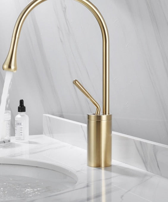 home & garden : Onyx - Wastafelkraan druppel stijl badkamer draaibare waterval kranen in Goud geborsteld kort van Pantino