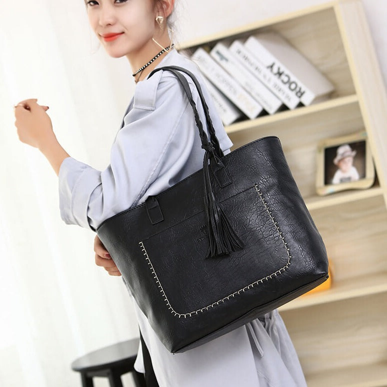 bags : Leren Schoudertas voor dames in Zwart van Pantino