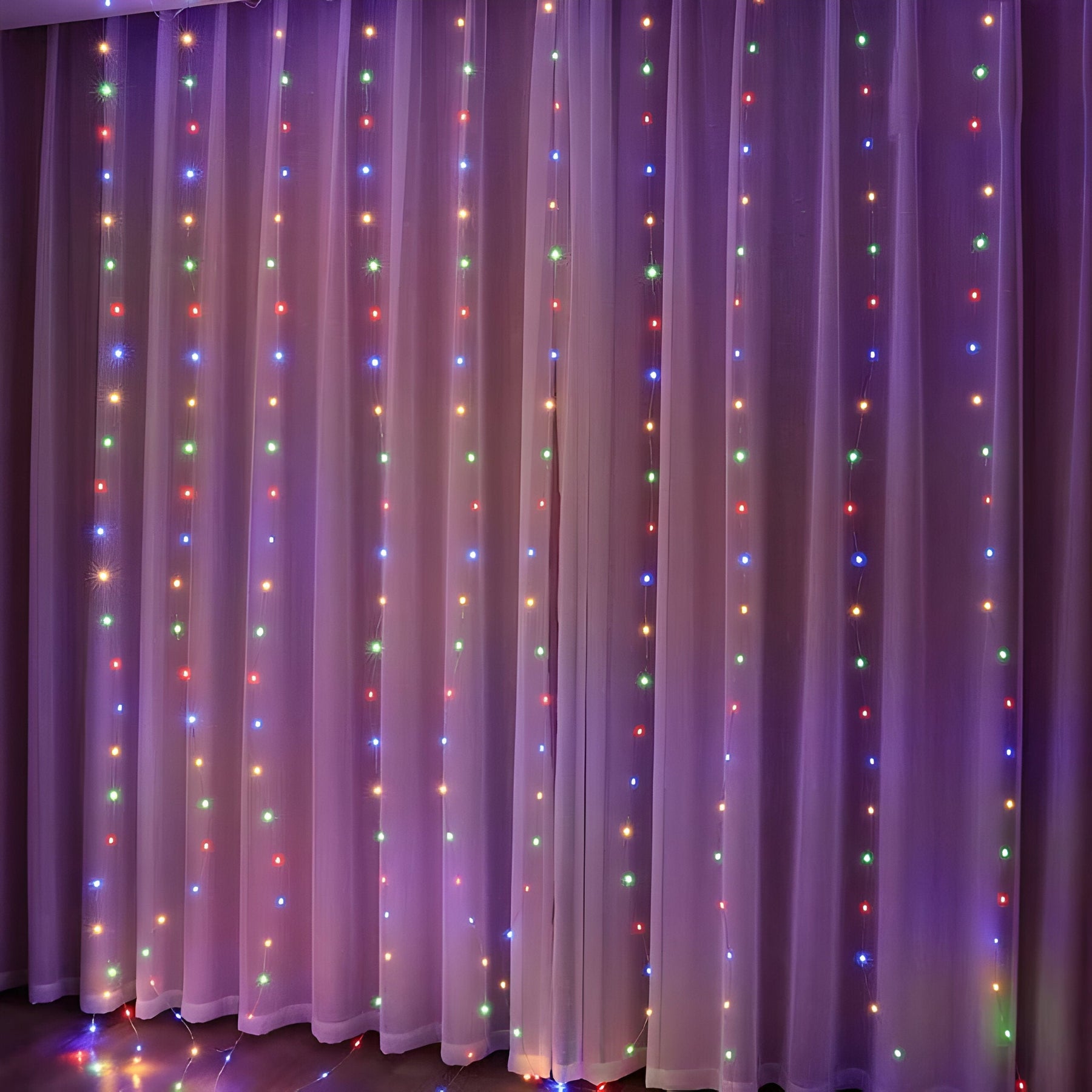 home & garden : Twinkle | Kerstgordijnverlichtingsslinger - Feestelijk decor en kerstcadeau in Veelkleurig van Pantino