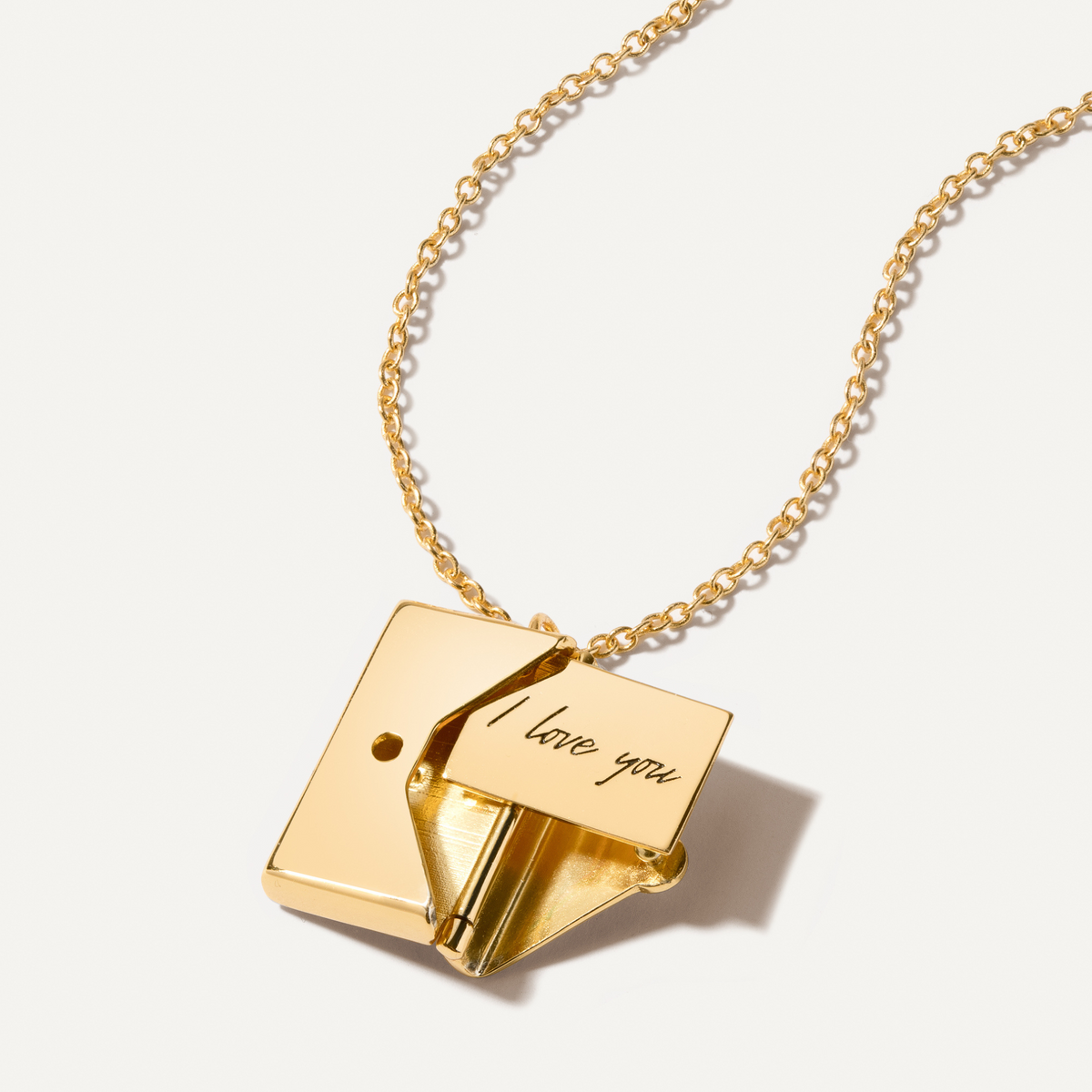 accessories : Love Letter Ketting in Goud van Pantino