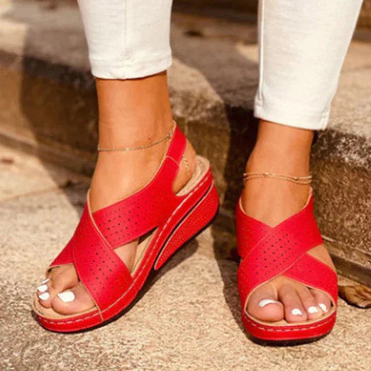 men's fashion : Liv | Stijlvolle City Sandalen - Ideaal voor Dames die een Trendy en Verfijnde Stadslook Willen in Rood van Pantino