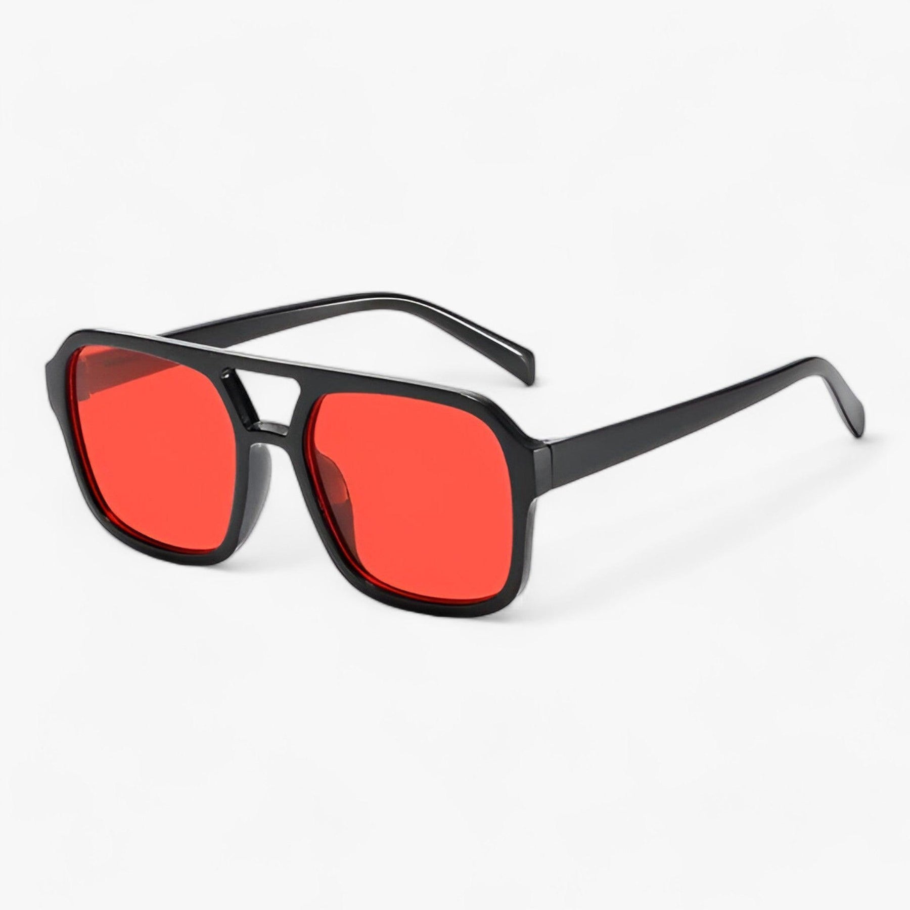Sunglasses : ICONIC | Vintage vierkante zonnebril: stijlvolle oogbescherming voor alle gelegenheden in Rood van Pantino