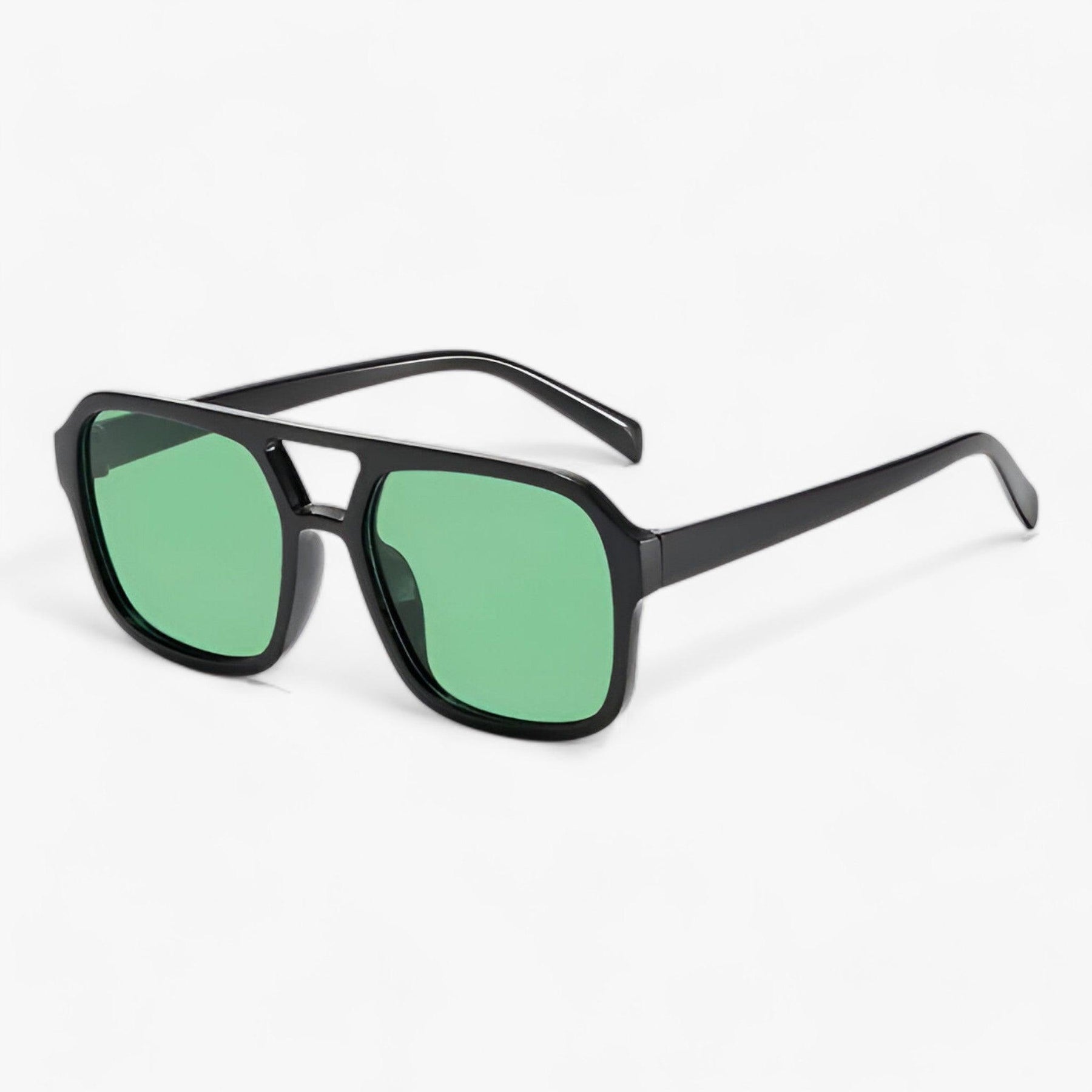 Sunglasses : ICONIC | Vintage vierkante zonnebril: stijlvolle oogbescherming voor alle gelegenheden in Groen van Pantino