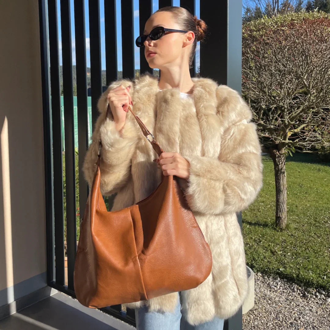 bags : Kaia Vegan Leren Hobo Tas in van Pantino