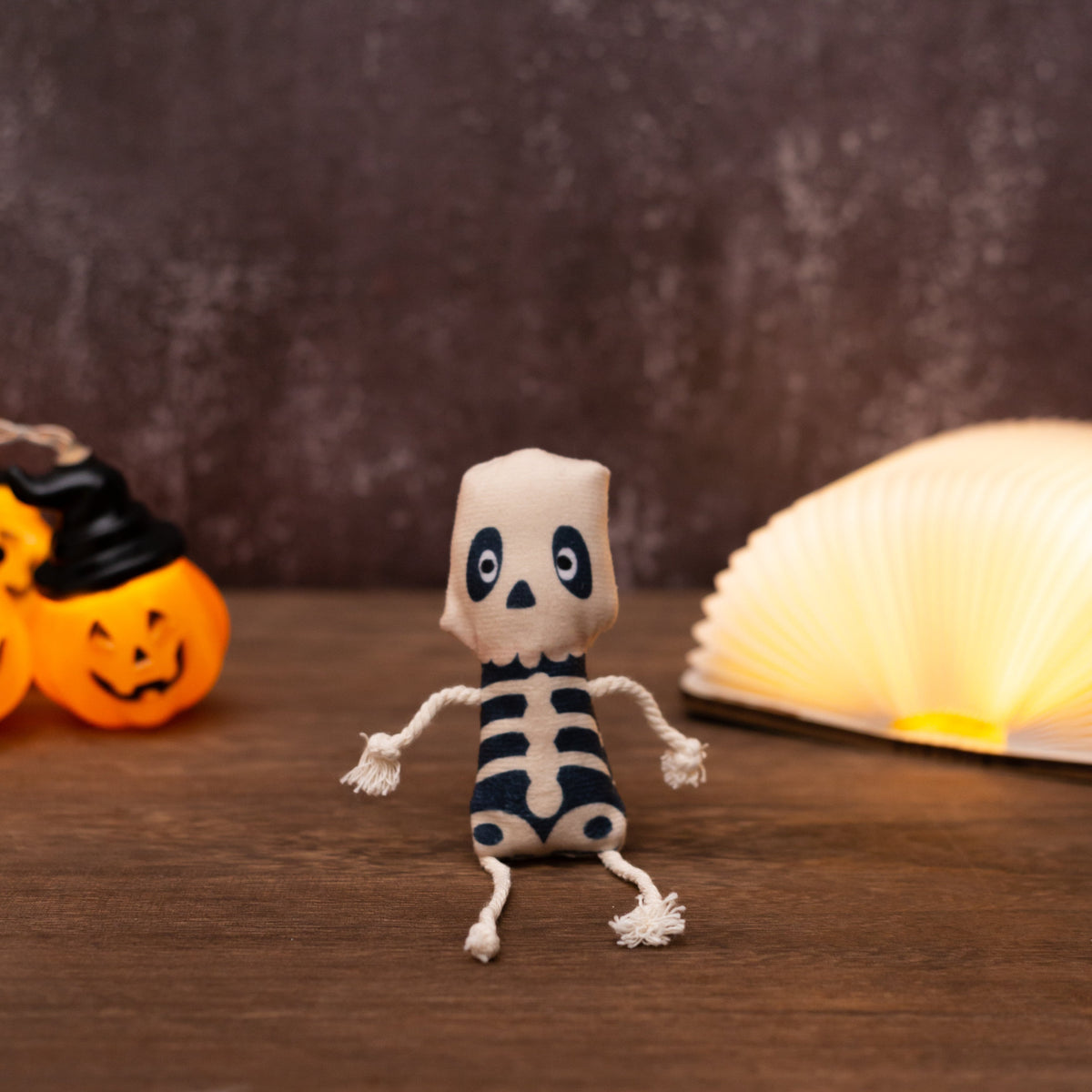 pets : Speelgoed voor katten met schedelvormige catnip in van Pantino