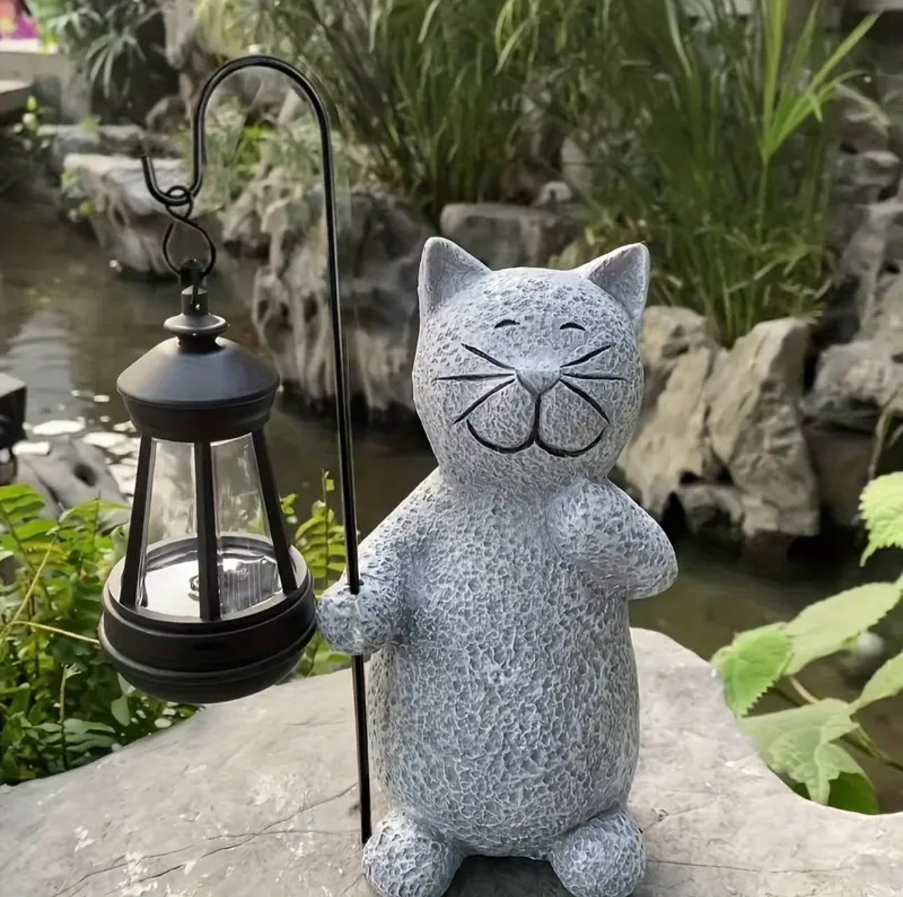 home & garden : De Tuin Kat | Een Nieuwe Vriend in de Tuin! in van Pantino
