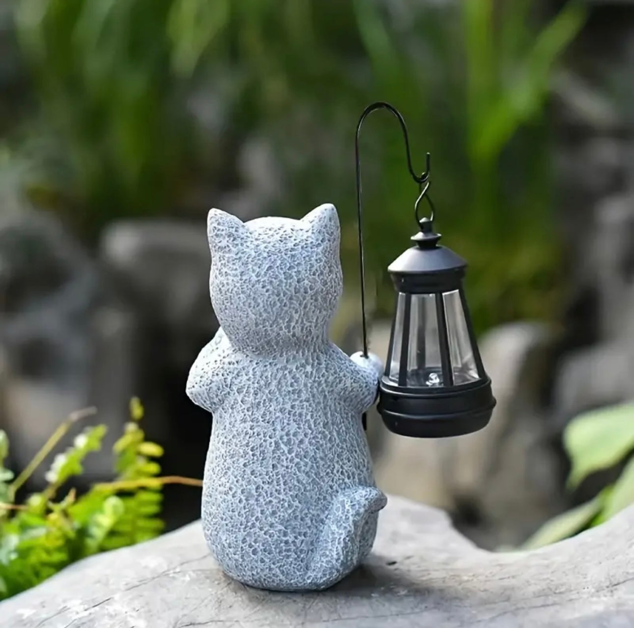 home & garden : De Tuin Kat | Een Nieuwe Vriend in de Tuin! in van Pantino