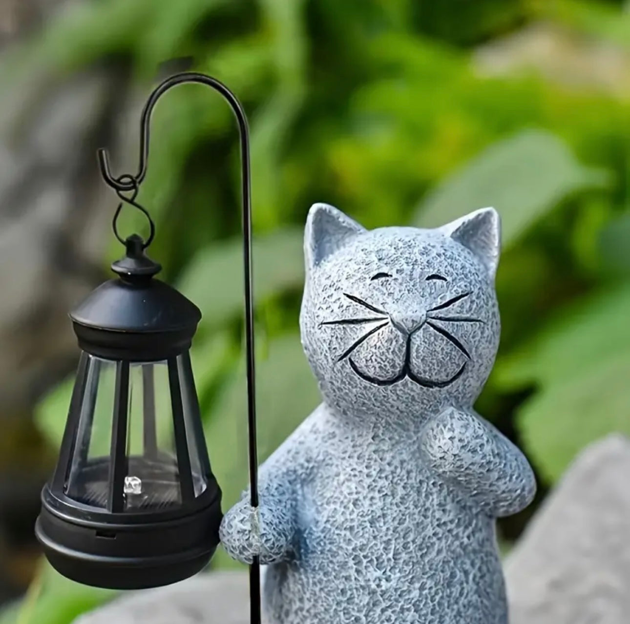 home & garden : De Tuin Kat | Een Nieuwe Vriend in de Tuin! in van Pantino