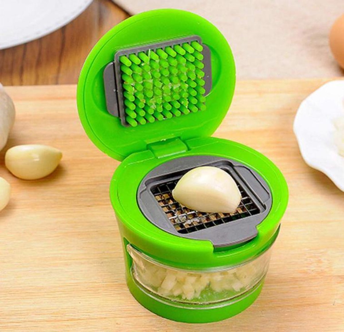 home & garden : Handige Knoflookpers | De perfecte pers met reservoir in van Pantino