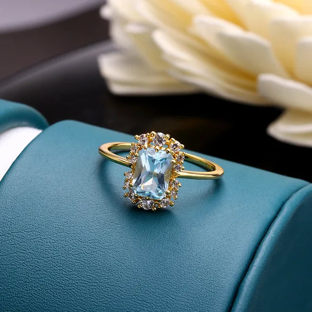 accessories : Isabella - Kussengeslepen saffierring omringd door diamanten in van Pantino