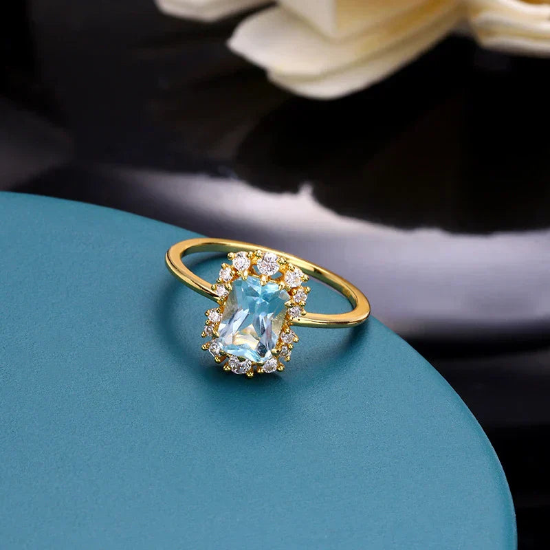 accessories : Isabella - Kussengeslepen saffierring omringd door diamanten in van Pantino
