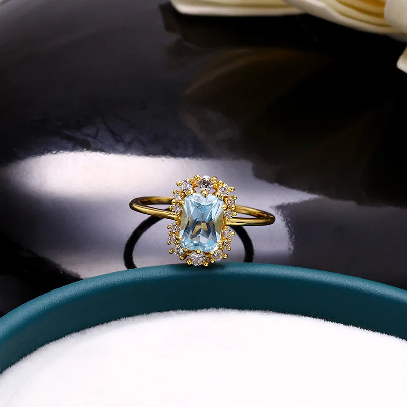 accessories : Isabella - Kussengeslepen saffierring omringd door diamanten in van Pantino