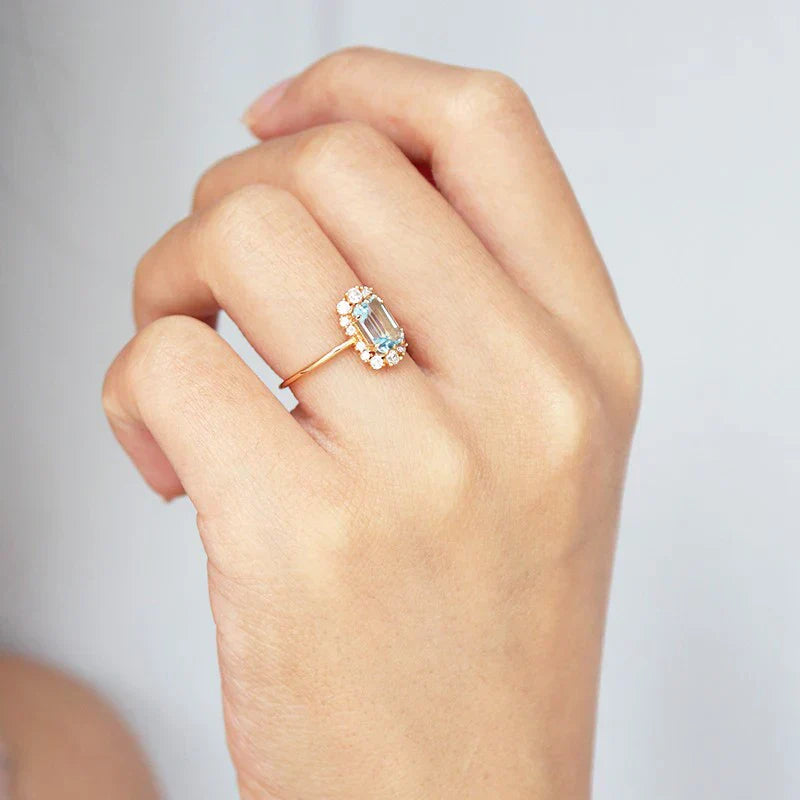 accessories : Isabella - Kussengeslepen saffierring omringd door diamanten in van Pantino
