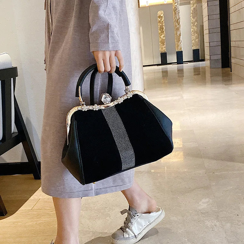 bags : Ophelia - vintage fluwelen handtas met magneetsluiting in Zwart van Pantino