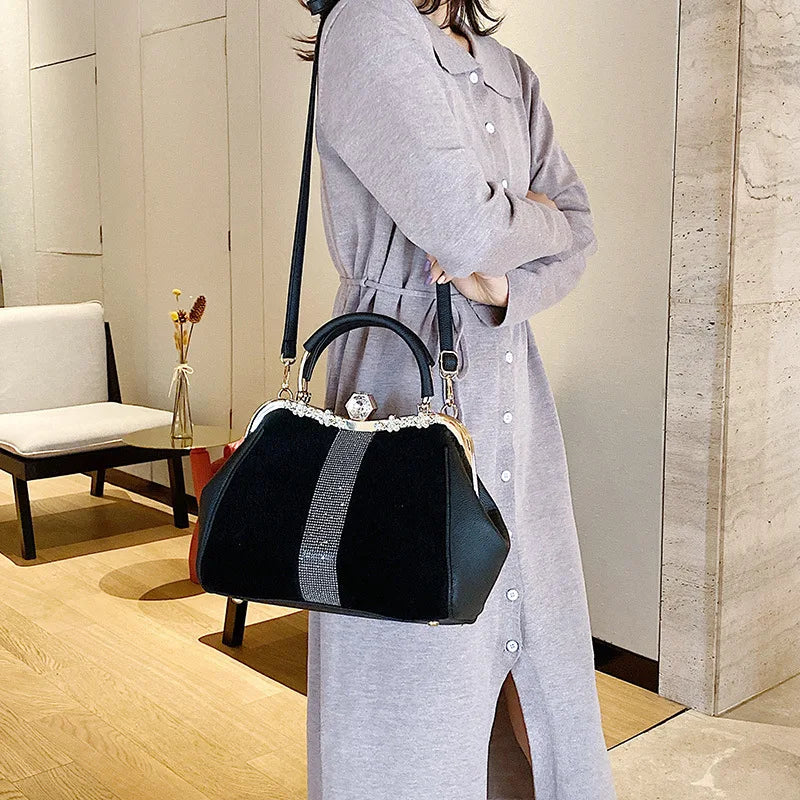 bags : Ophelia - vintage fluwelen handtas met magneetsluiting in van Pantino