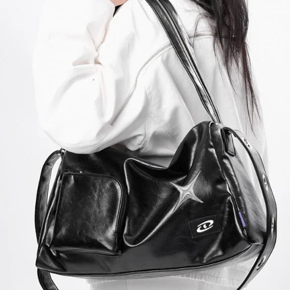 bags : PUCK - Y2k-schoudertas voor vrouwen in zwart 38X21X13cm van Pantino