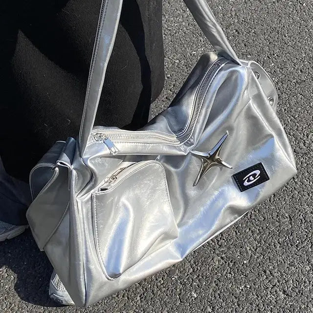 bags : PUCK - Y2k-schoudertas voor vrouwen in zilver 38X21X13cm van Pantino