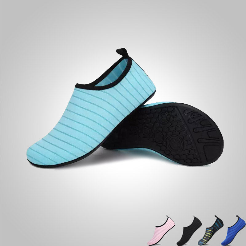 outdoor equipment : Protective Water Shoes™ in Lichtblauw van Pantino