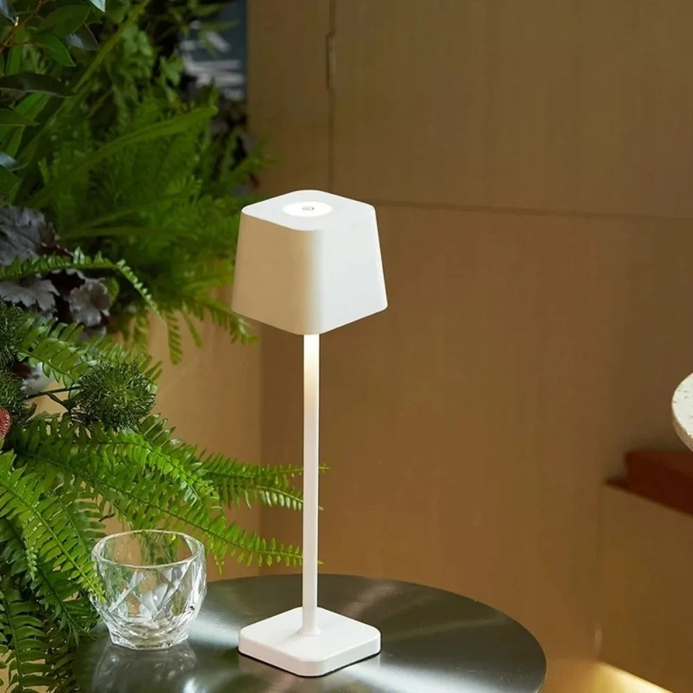 Luxilight | Draadloze tafellamp - €25 : Luxilight | Draadloze tafellamp in van Pantinoshop