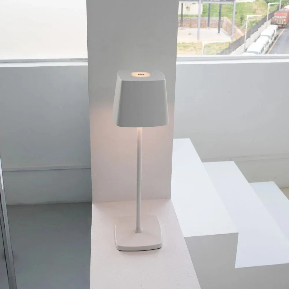 Luxilight | Draadloze tafellamp - €25 : Luxilight | Draadloze tafellamp in van Pantinoshop