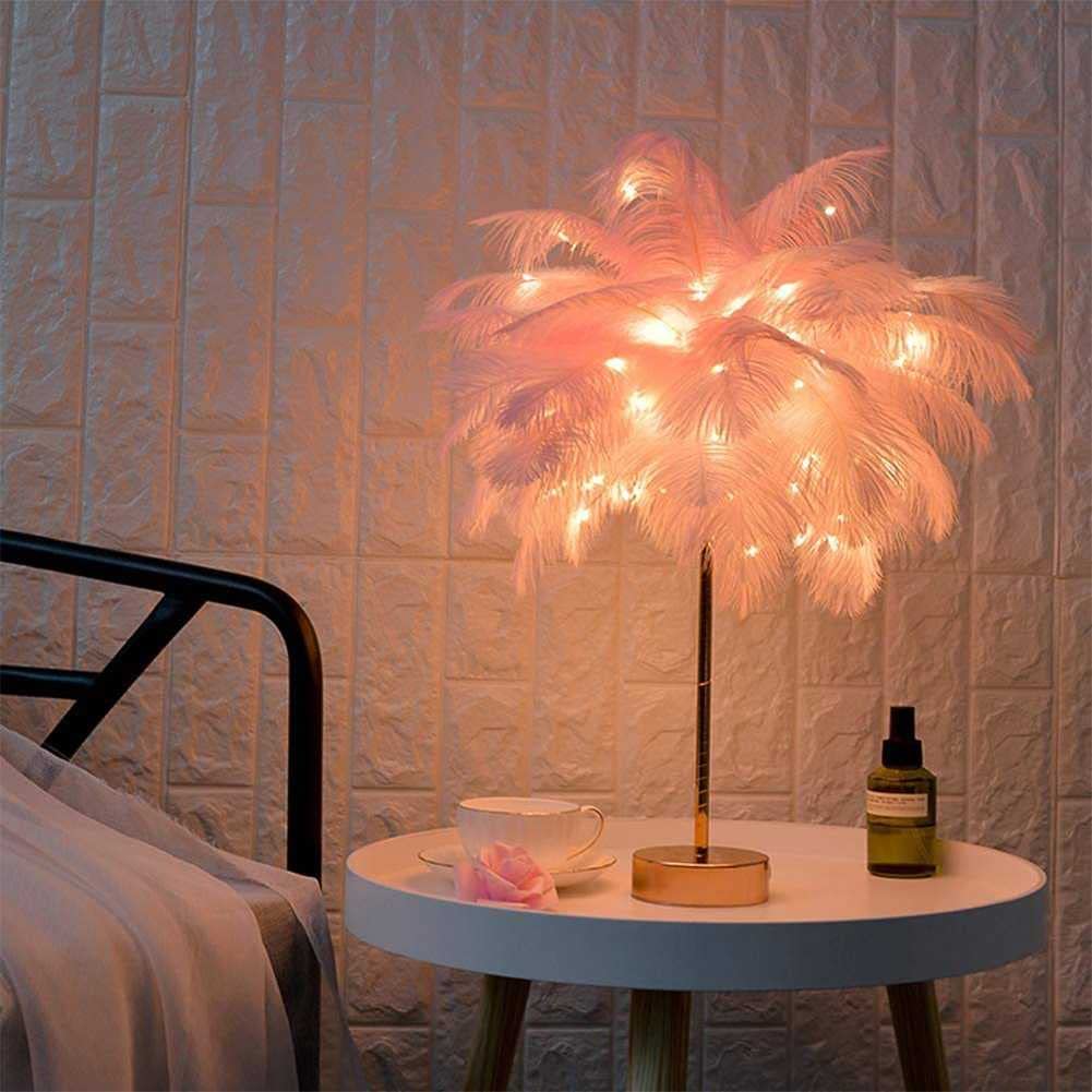 home & garden : Ostrich Nachtlampje | Excentrieke lamp met veren & rosegouden voet in van Pantino