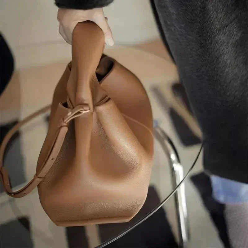 bags : Valencia - Schoudertas van generfd materiaal met afneembare riem in van Pantino