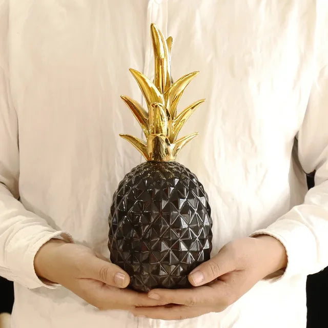 home & garden : LumiPine - Gouden Ananas Woondecoratie in Zwart van Pantino