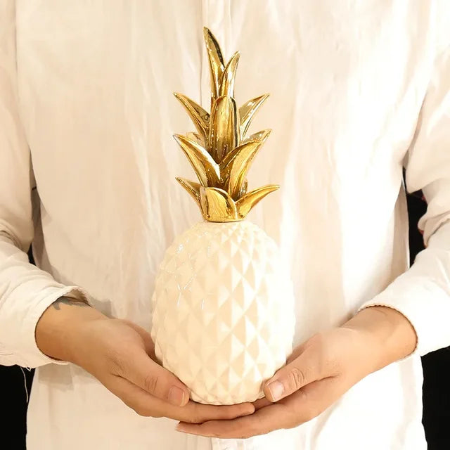 home & garden : LumiPine - Gouden Ananas Woondecoratie in Wit van Pantino